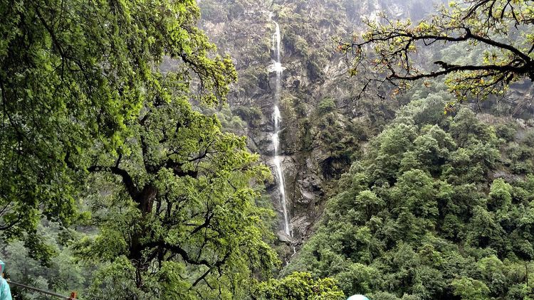 Waterfall, between kedarnath and gaurikund by Asdelhi95