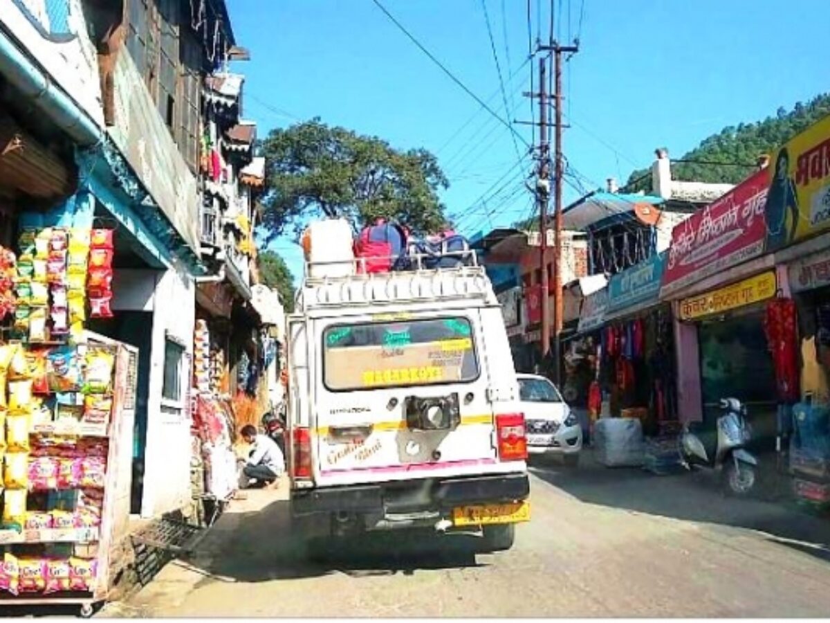 The NH109 hill road from Bhowali toward Mukteshwar climbing through Kumaon forest, the switchback route that defines the second half of the drive